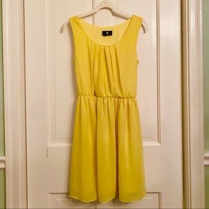 Summery yellow sleeveless dress!